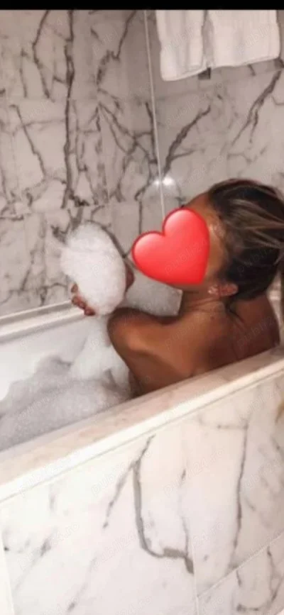 Curve An Pizda Goala