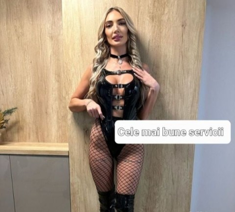 Curve Cu Pizda Goala