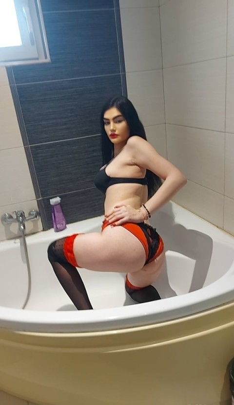 Curve Futute Si Slobozite In Pizda